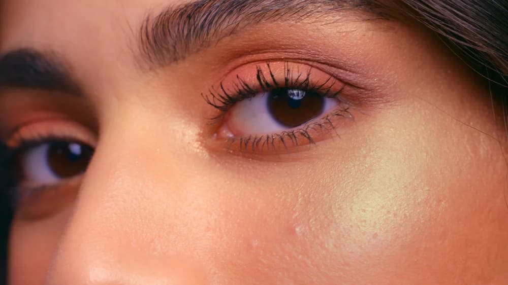 Close up beauty commercial image, cinematography by Mark Hobz